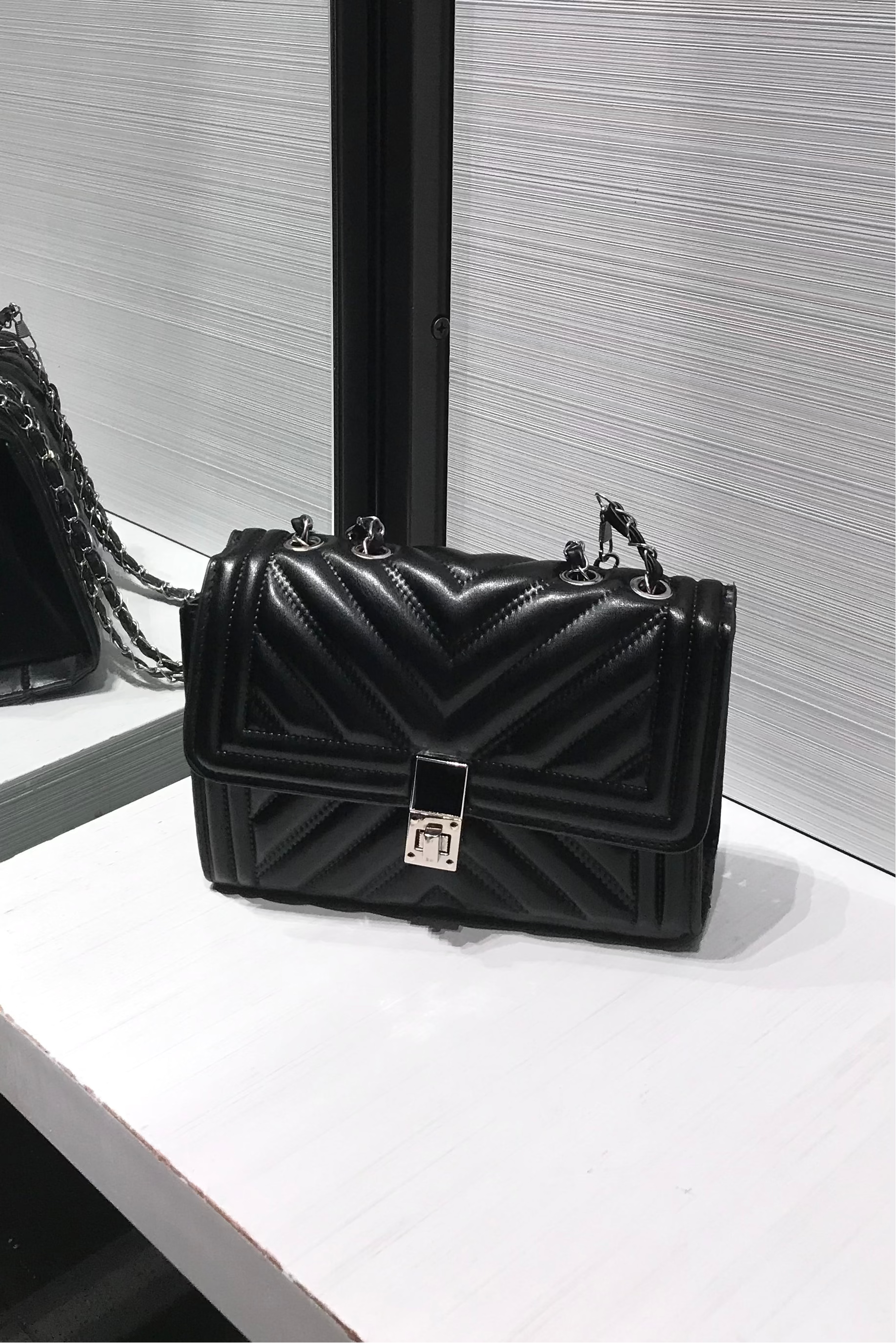 メタルバックルキルティングショルダーバッグ KR15556
