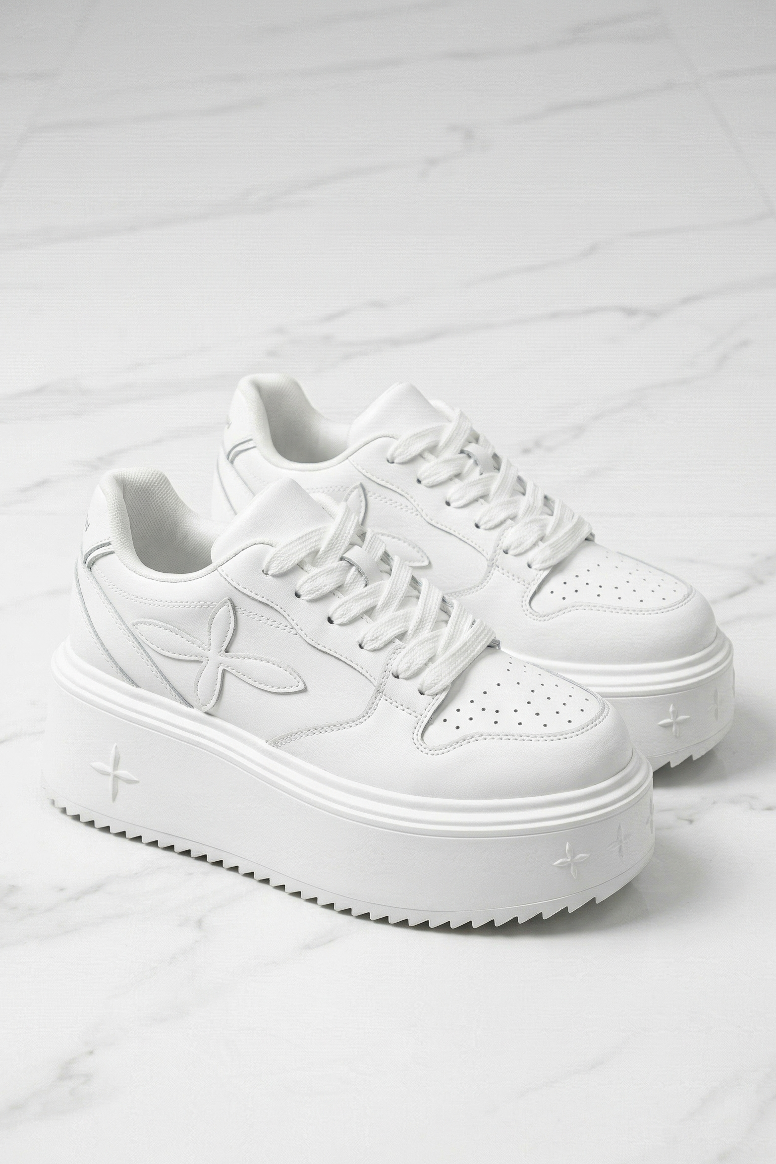 クロスデザインスニーカー KR30420