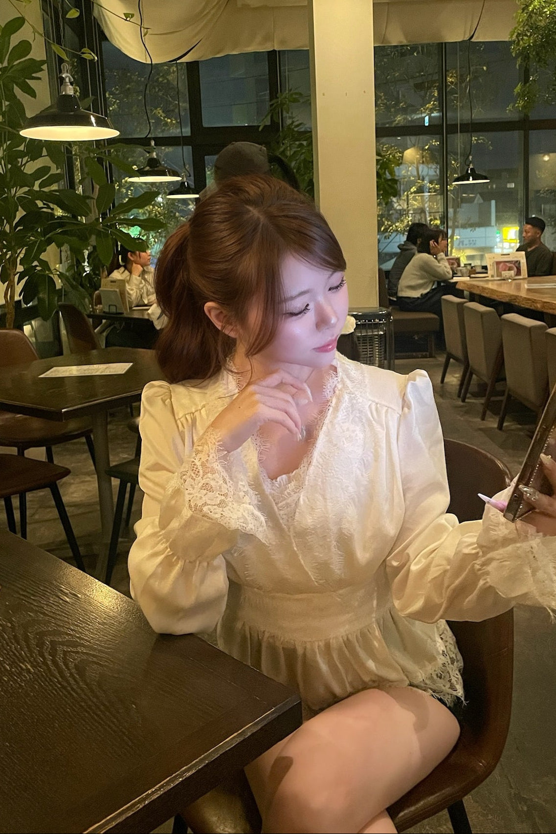 Vネックレースカフスブラウス KR14608