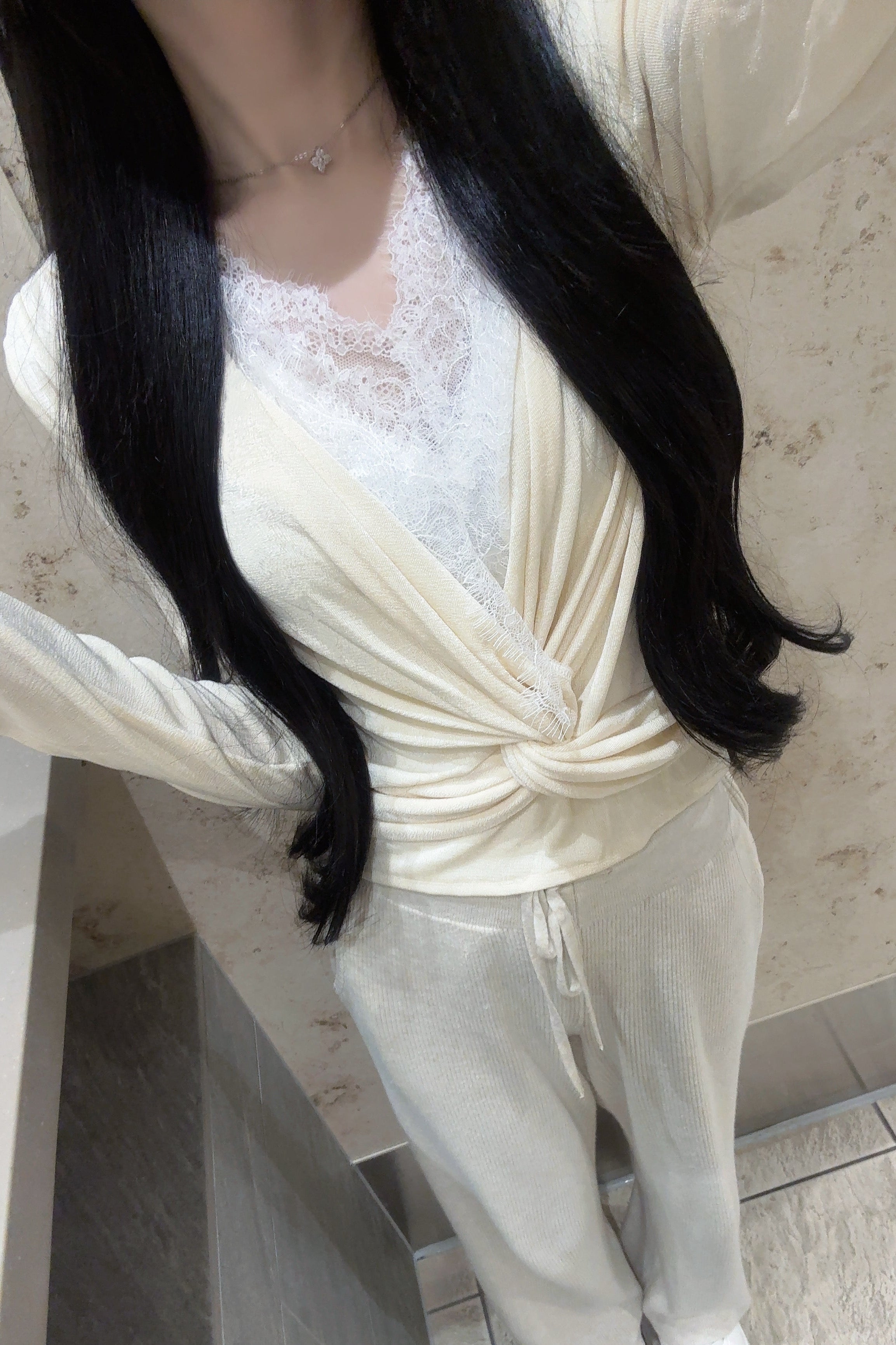 フロントツイストVネックカットソー KR14069