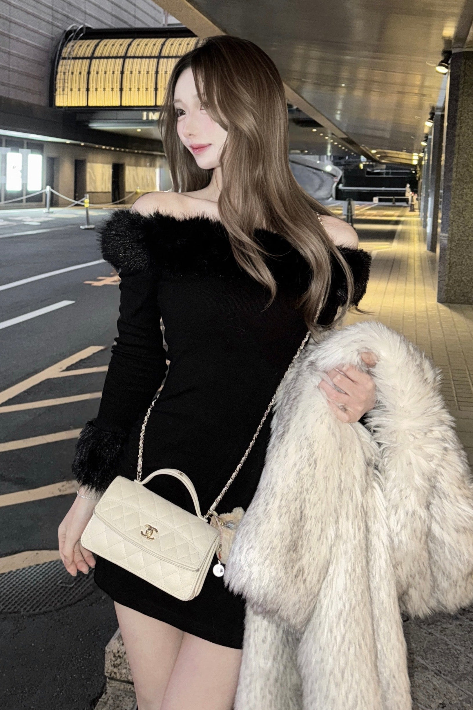 ファーオフショルニットワンピース KR13662