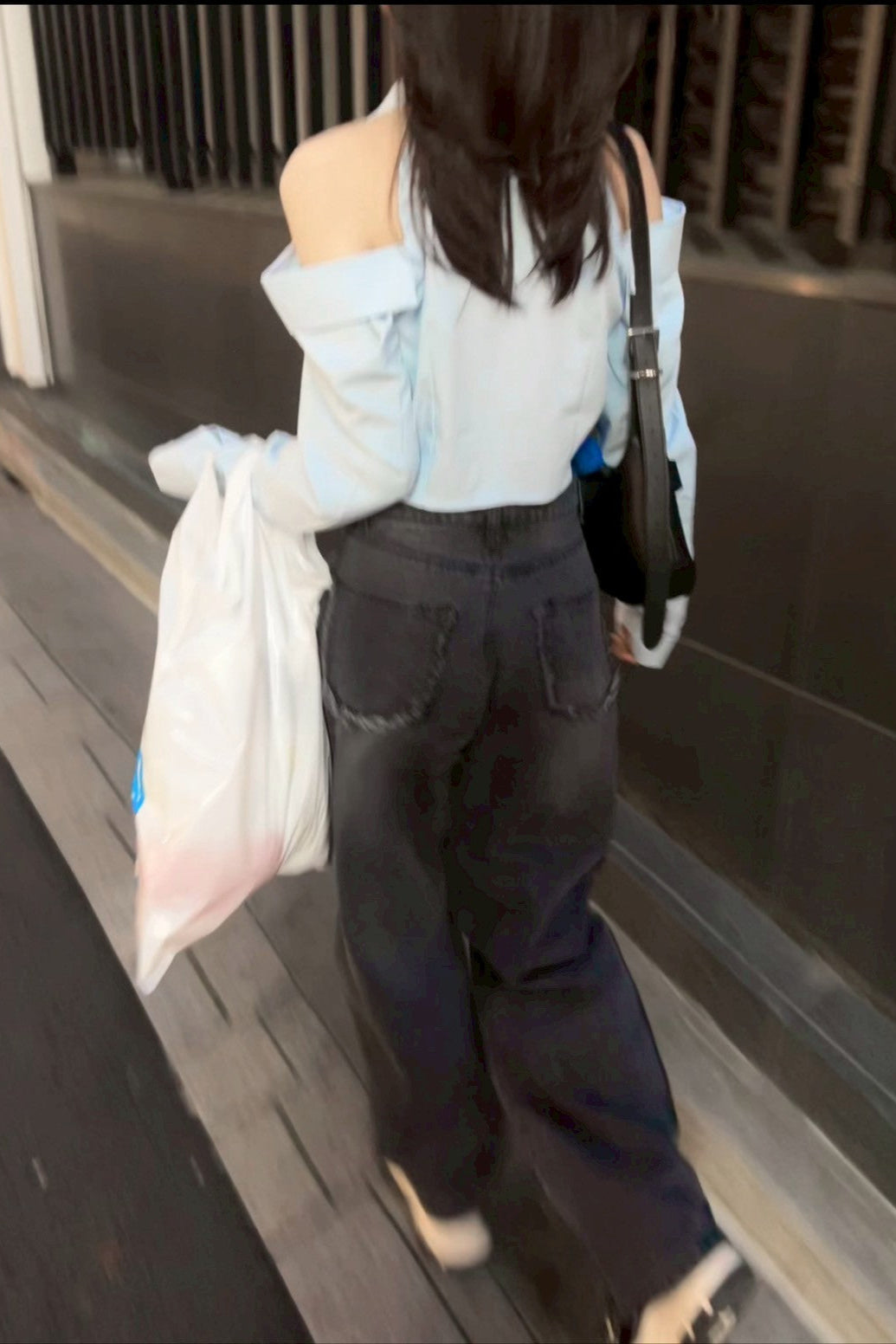 blue off-the-shoulder shirt KR10150