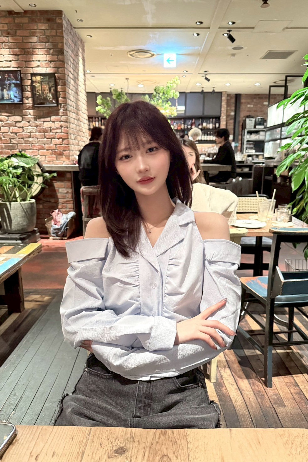 blue off-the-shoulder shirt KR10150