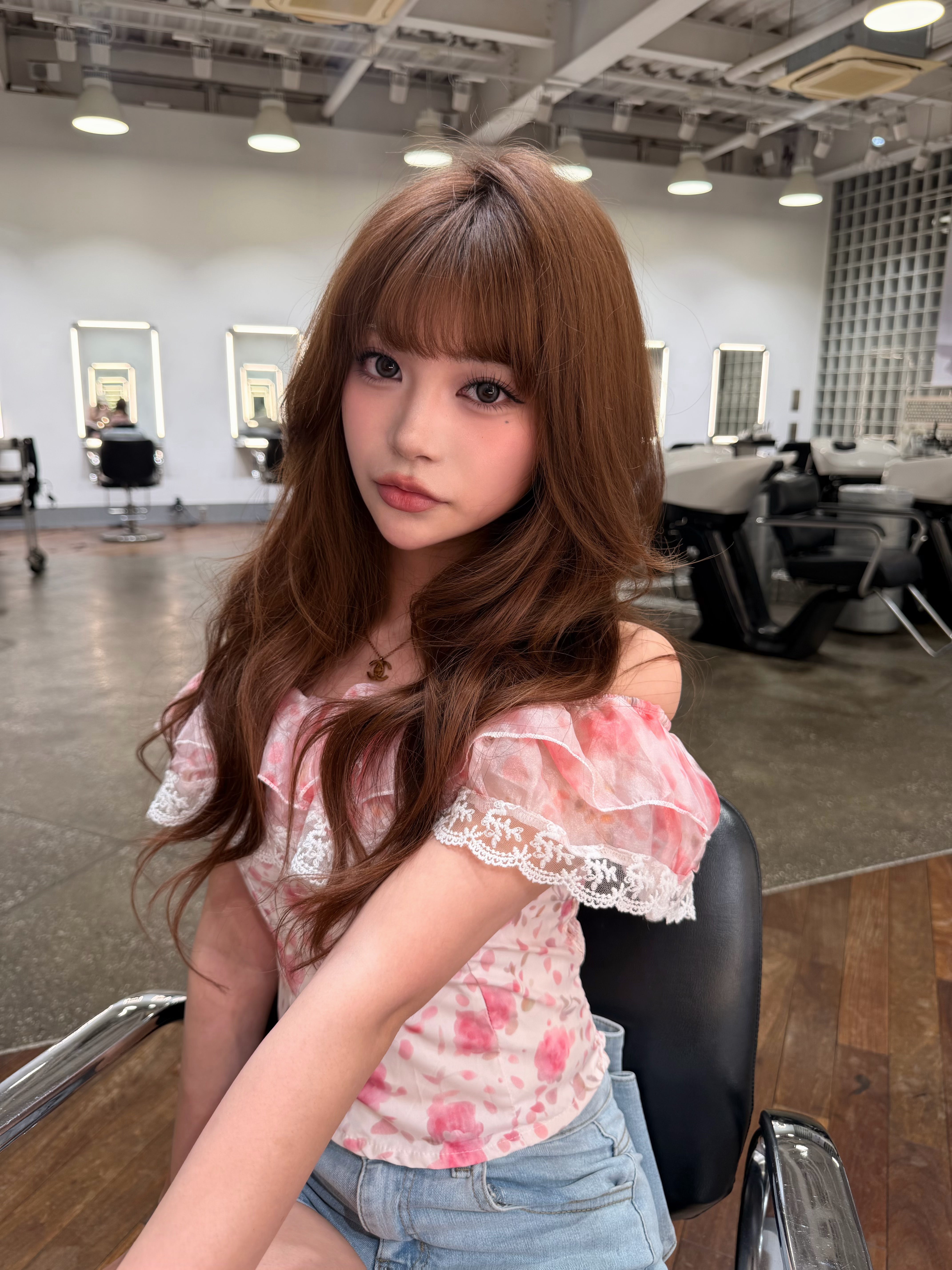フローラルオフショルダーラッフルブラウス KR15420