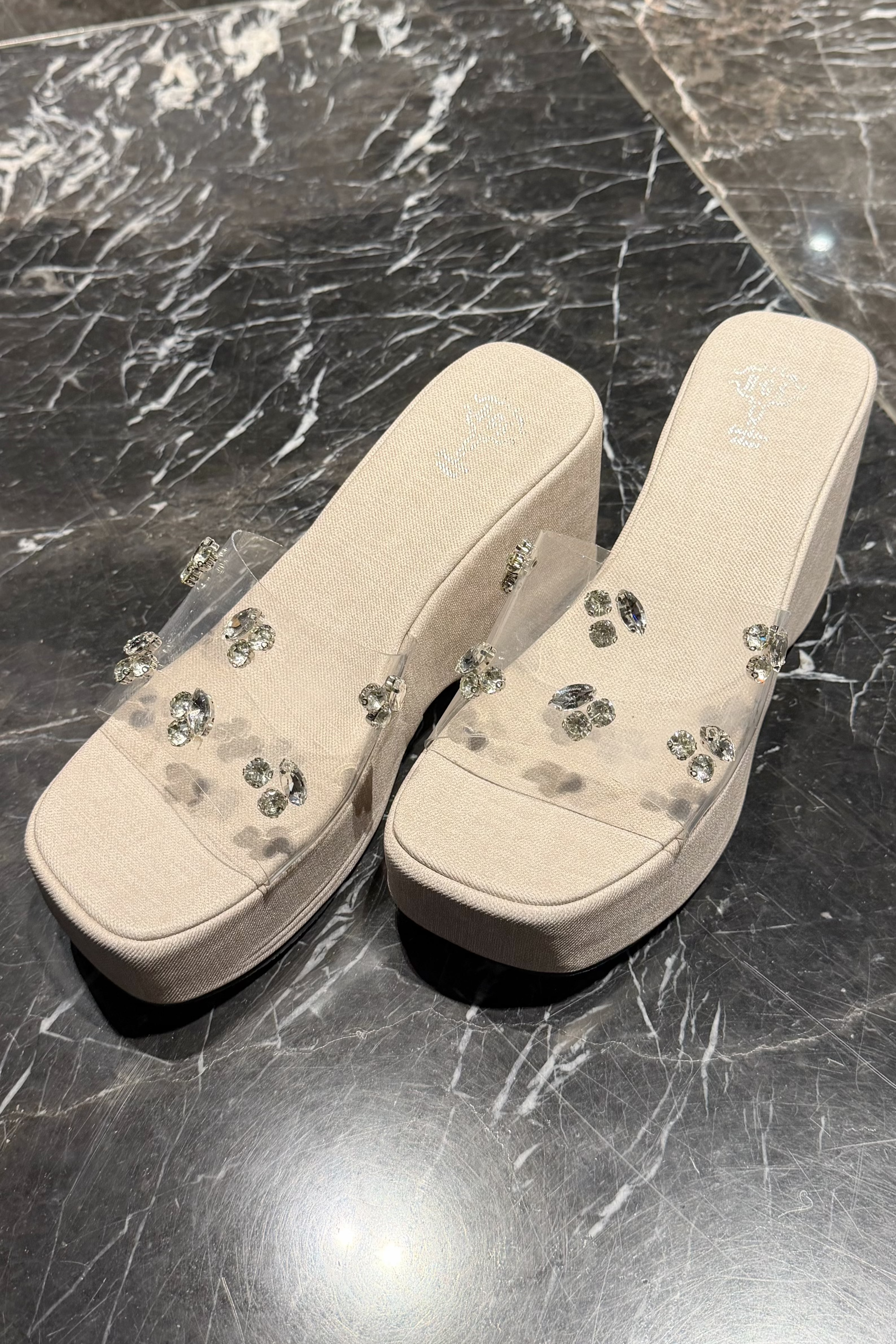 ビジューヒールサンダル KR15614