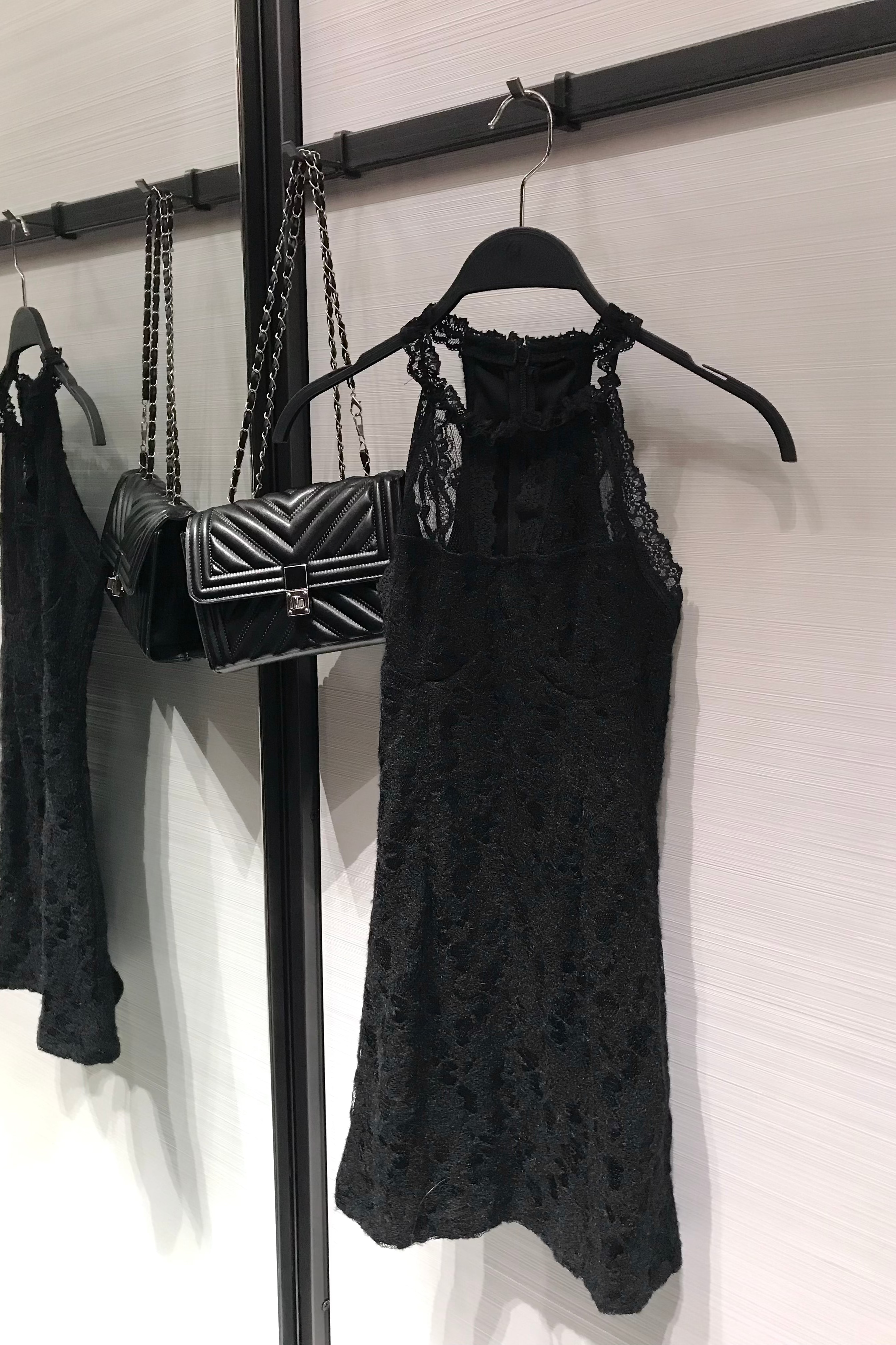 ホルターネックシアーレースワンピース KR15558