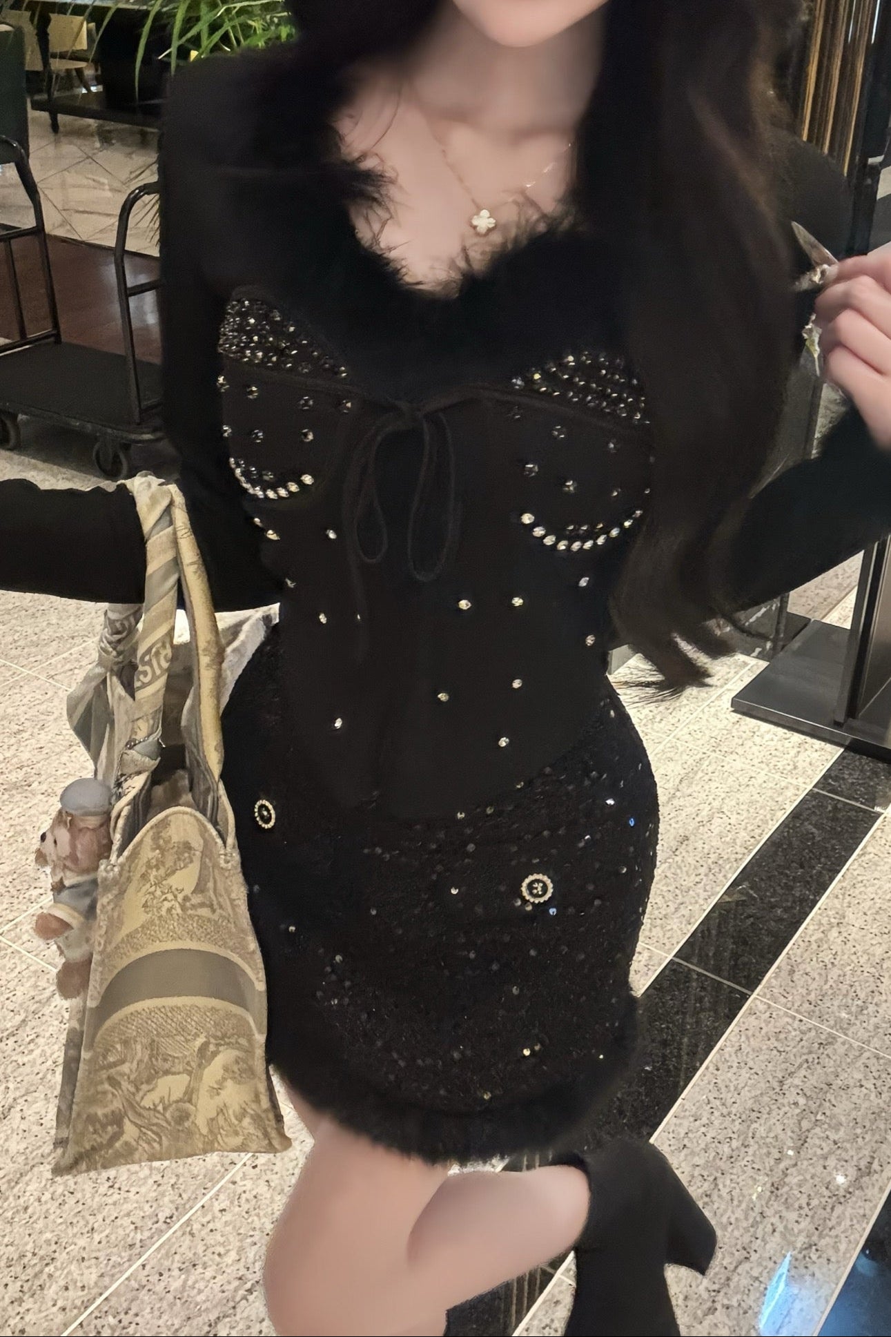 ビジューフェザーフィットトップス KR13940