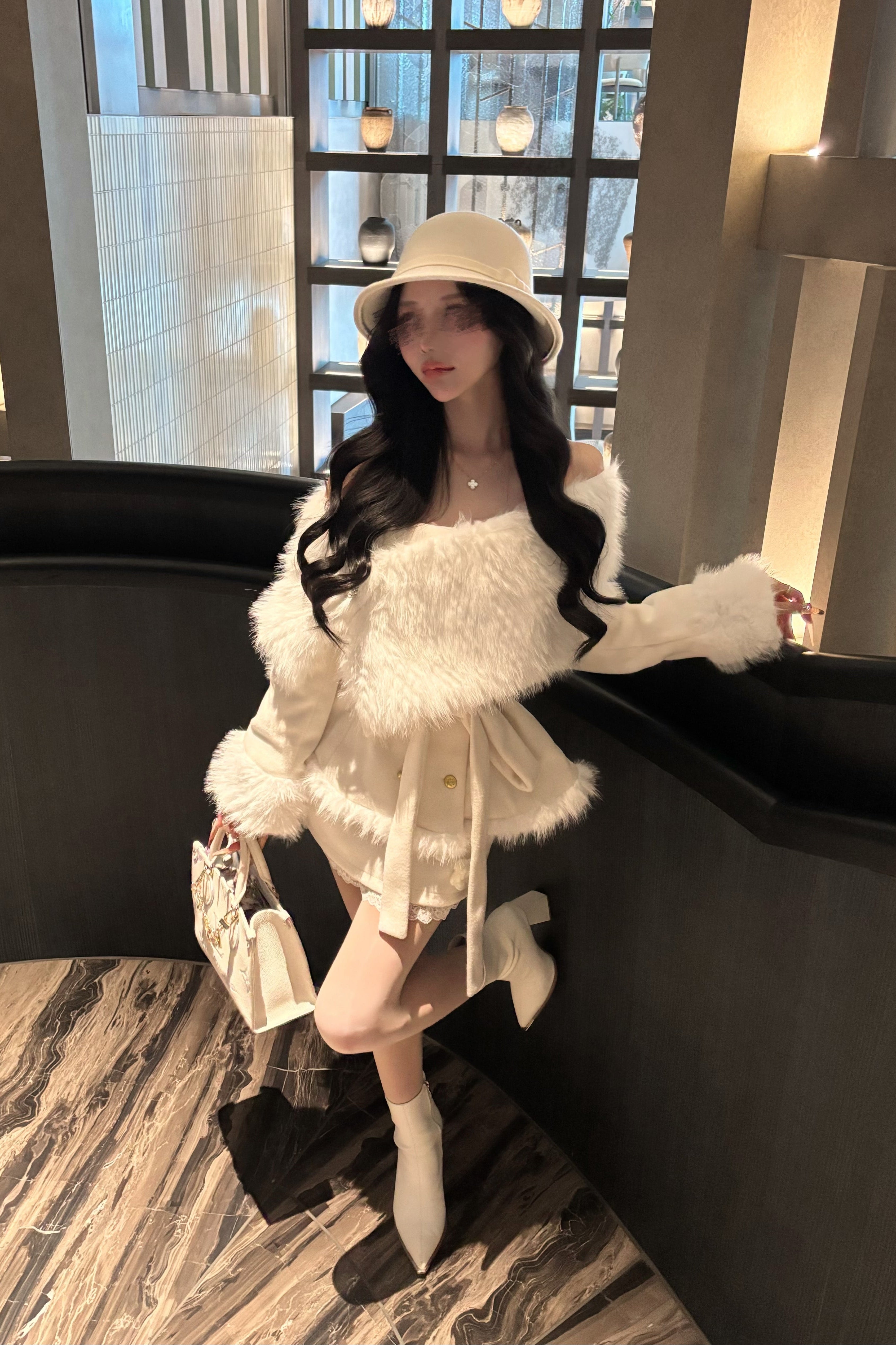 オフショルダーファーセットアップ KR30018