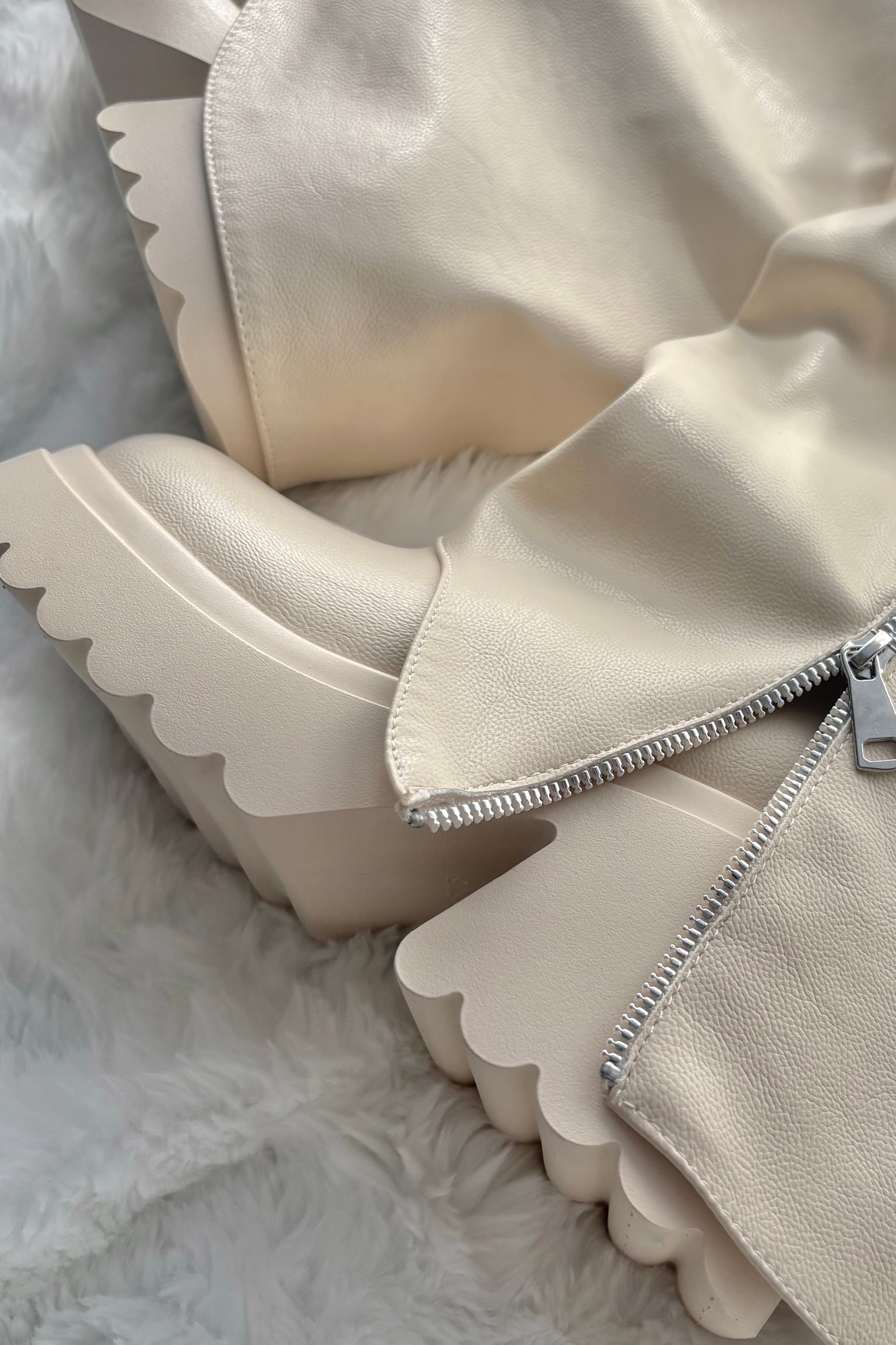 カバーデザインプラトフォームブーツ KR13648