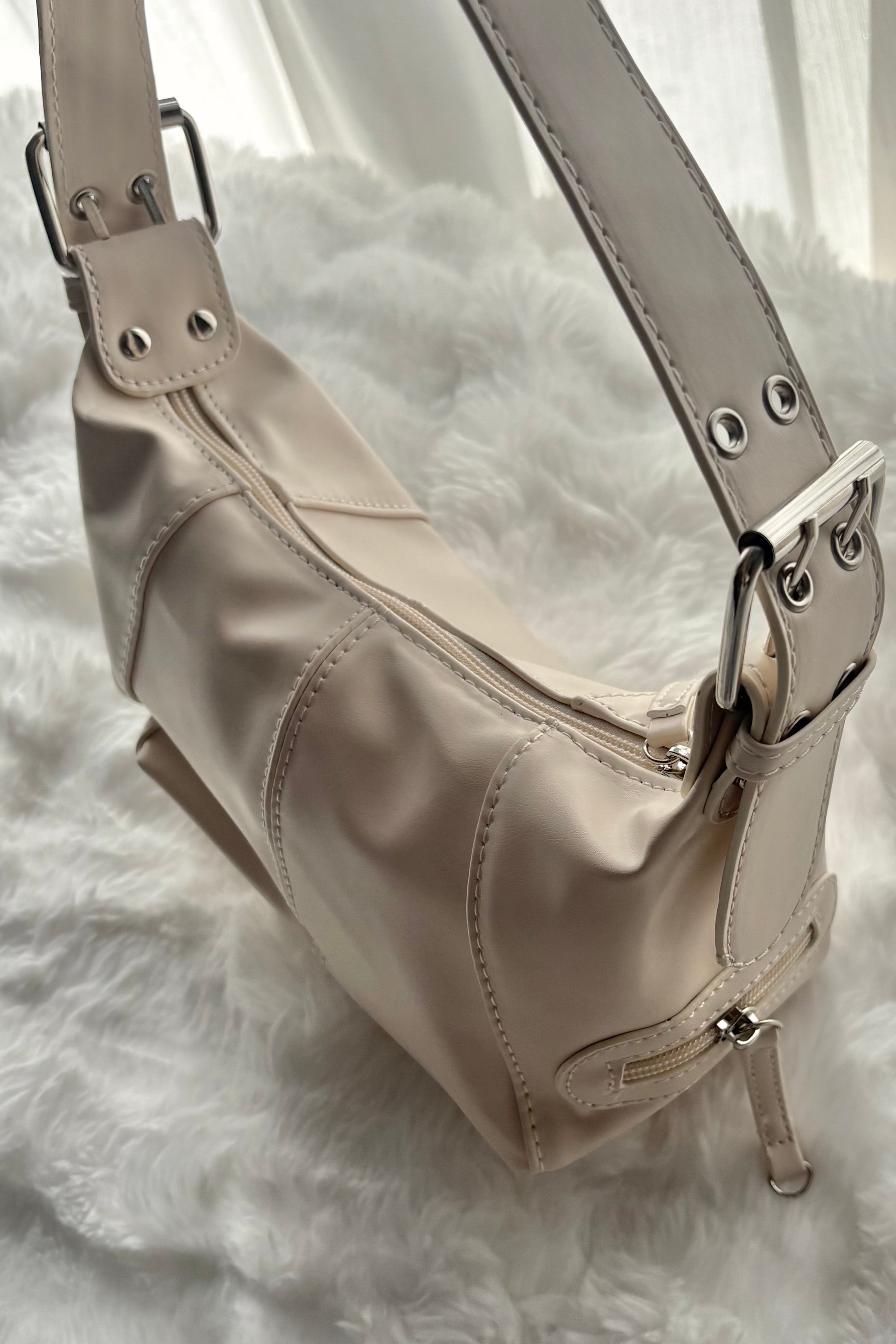 ラウンドショルダーバッグ KR13647