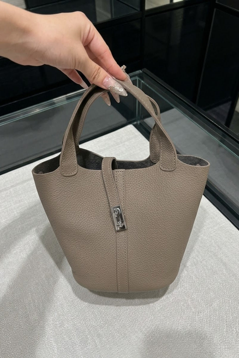 ベルトディテールシュリンクレザーバッグ KR15657