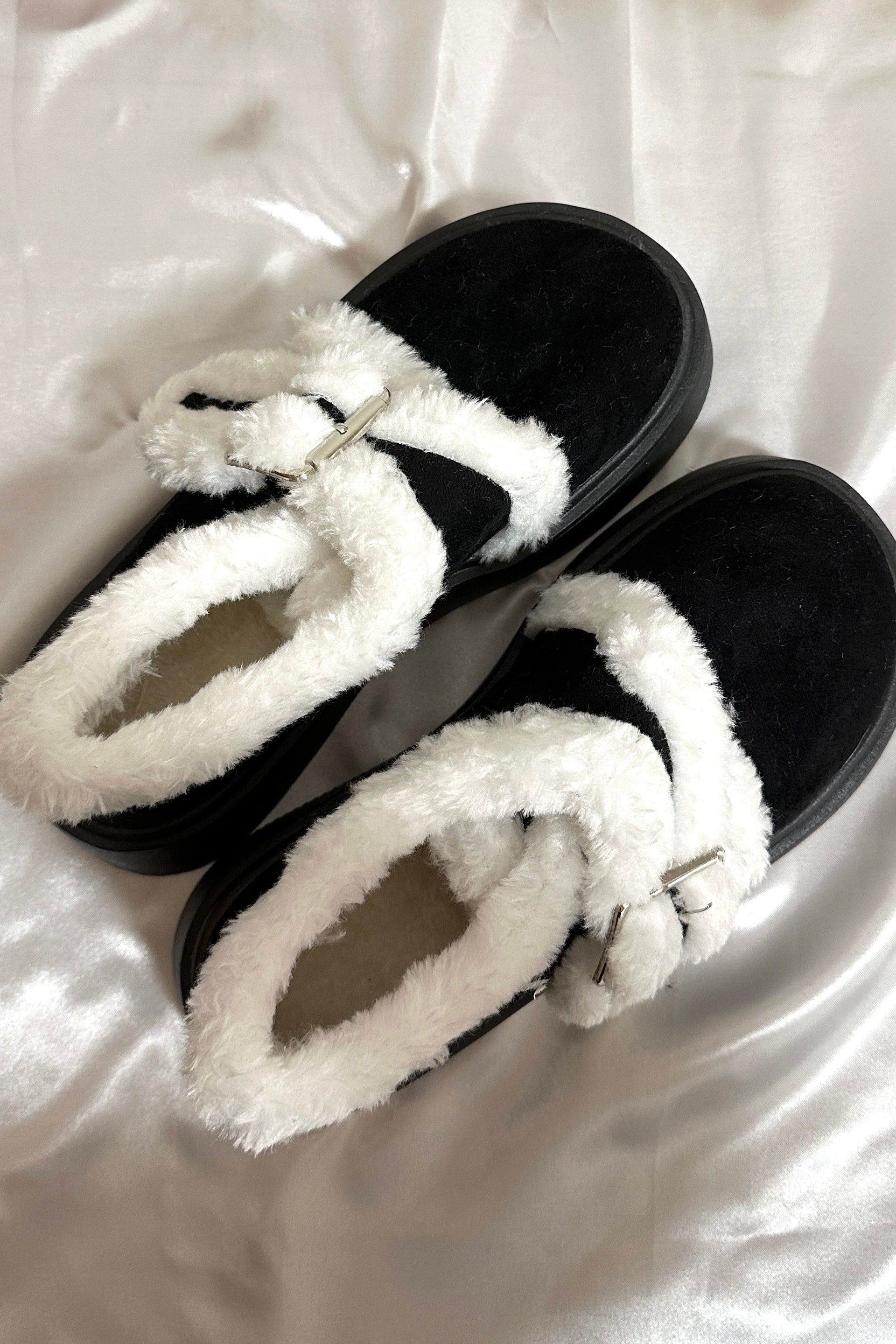 ムートンベルトファーシューズ KR13715