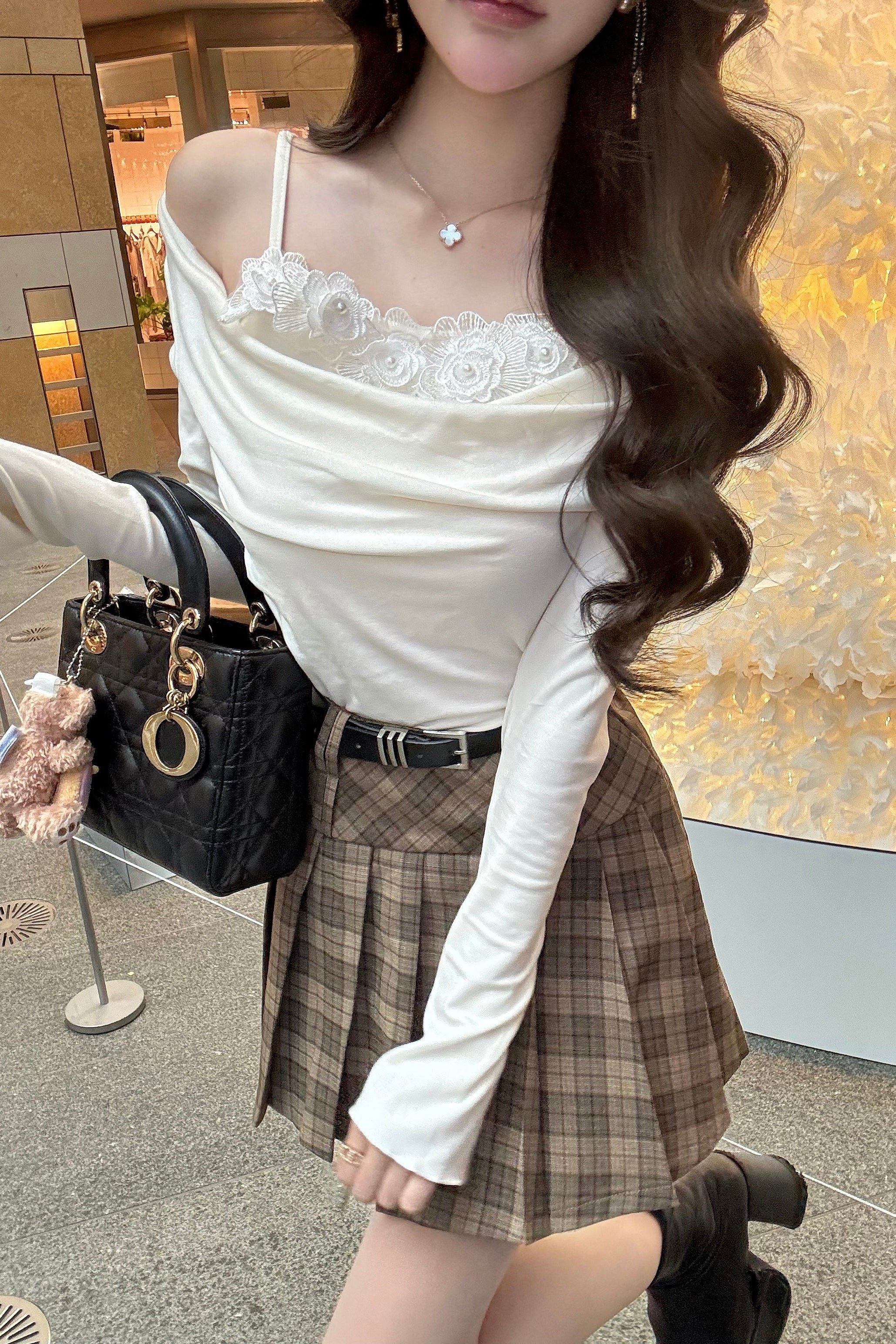 ローズレースオフショルトップス KR13508