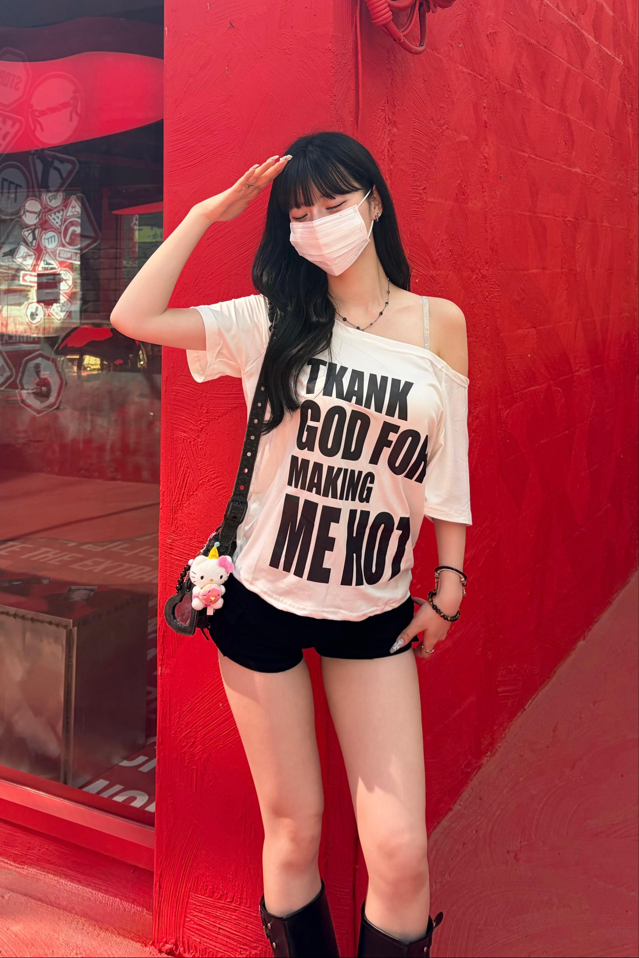 オフショルダーオーバーサイズロゴTシャツ KR15128