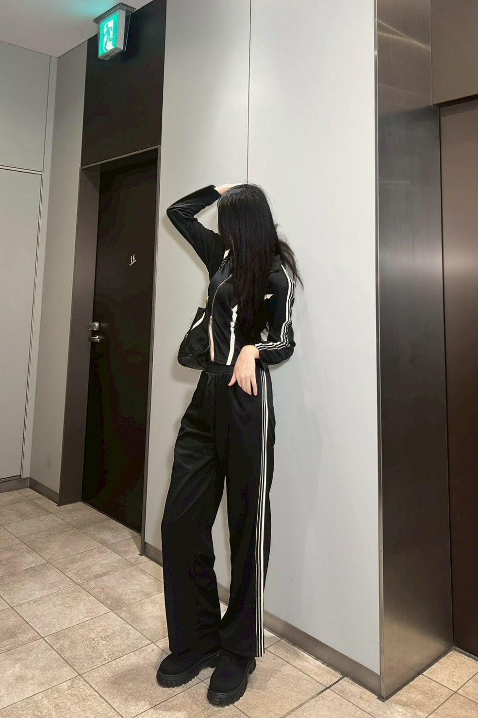 Vネックホワイトツイードセットアップ KR10866