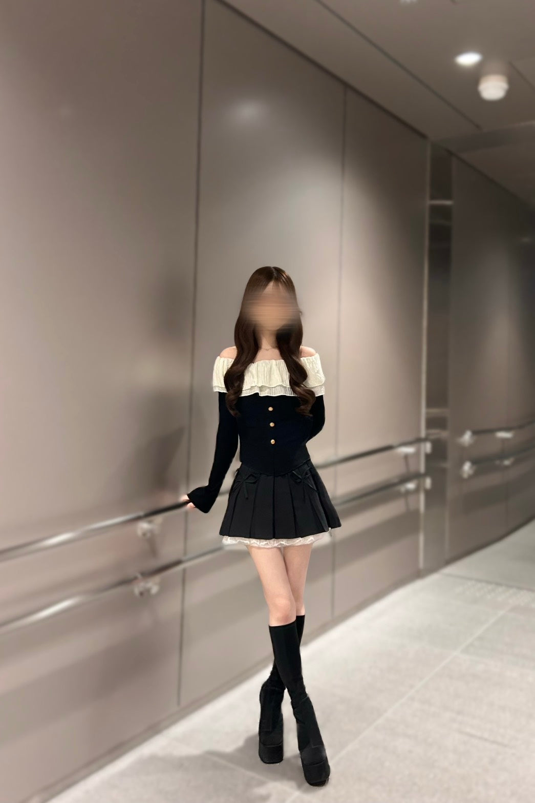 フリルオフショルゴールドボタントップス KR10365